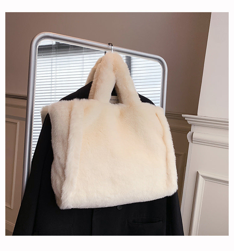 Sac Hiver Chic | Fourrure, Chaîne & Élégance